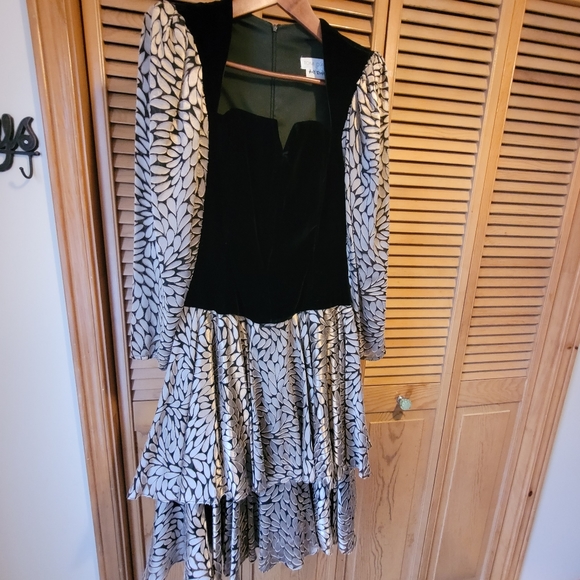 Tom D'Auria Holt Renfrew Black Velvet & Gold Details Tier Textured Dress - Picture 2 of 7